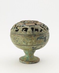 青铜镂空高足香薰