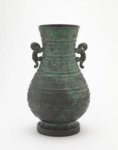 双兽耳青铜古花瓶