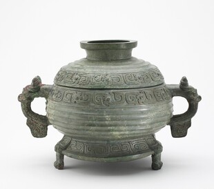青铜双耳带盖古器皿