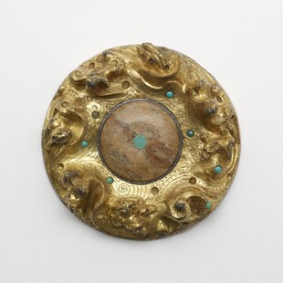 金色雕花圆盘装饰物件