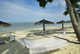 海滨休闲沙滩度假场景