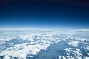 俯瞰地球壮丽云海景观