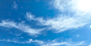 晴朗蓝天飘逸白云