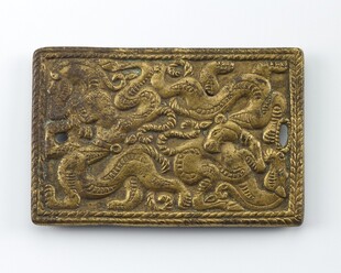 古代浮雕龙纹金属饰件