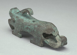 青铜兽形器