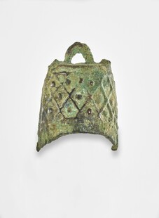 青铜铃饰古朴纹饰尽显古韵