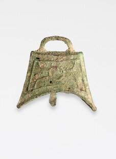 青铜古物精美纹饰的器皿