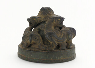 古朴木雕动物摆件