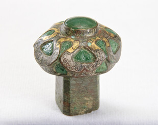 精美镶嵌玉石金属器物