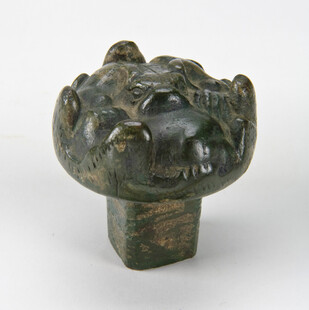 青铜兽首形器物