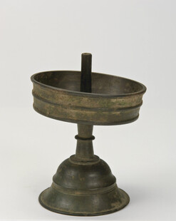 古代青铜灯盏
