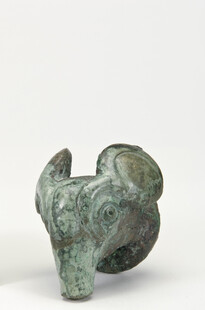 青铜兽首造型文物