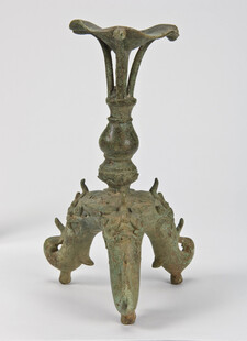 青铜三足花形底座