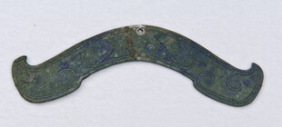 青铜弯形器物