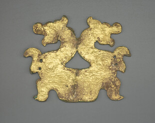 双兽形金饰件