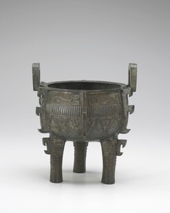 青铜方鼎
