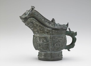 青铜兽首形带流壶