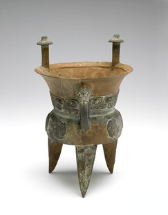 青铜三足鼎