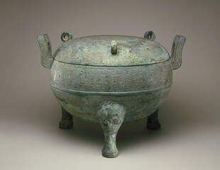 青铜三足鼎