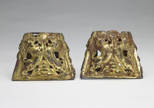 古铜色精美雕刻方形摆件