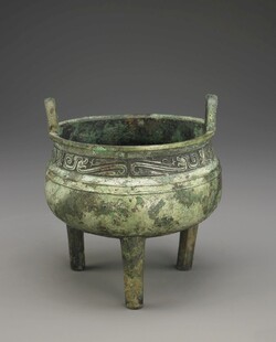 青铜三足鼎