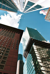 仰视城市高楼大厦景观