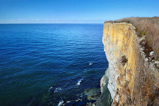 悬崖边的壮阔海景