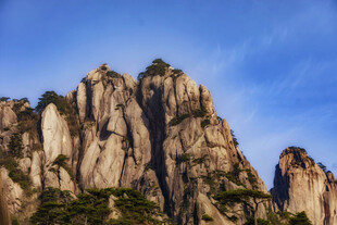 巍峨壮观的奇特山峰
