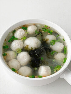 紫菜汤煮鱼丸