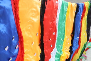 多彩皮料挂饰展示