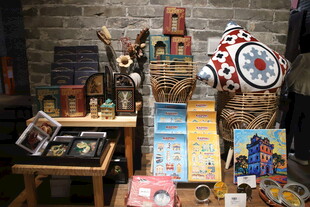 复古风手工艺品展示