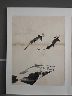 齐白石水墨飞鸟图