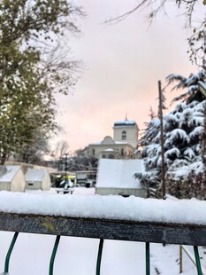 冬日雪景中的户外景致
