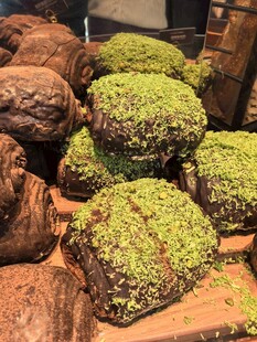 长满青苔的奇特石头