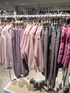 时尚女装陈列展示