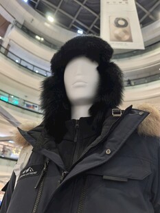 冬季保暖皮帽搭配厚外套