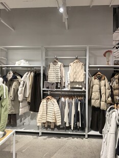 时尚服装店陈列展示