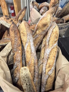 新鲜法棍面包美味诱人