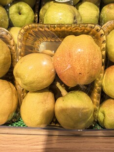 新鲜多样水果陈列展示