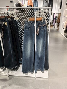 时尚牛仔裤陈列展示