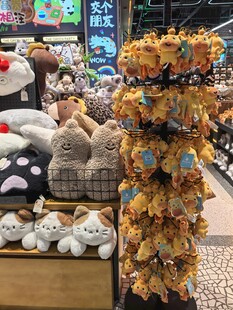 可爱毛绒玩具与向日葵装饰