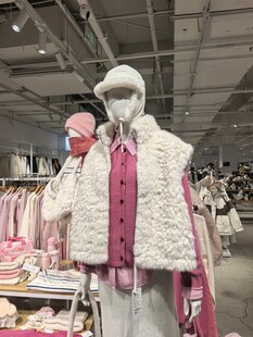 时尚女童冬季服饰展示