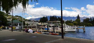 皇后镇湖畔风景