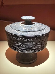 镂空陶熏炉