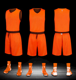 橙色运动套装及配套鞋款