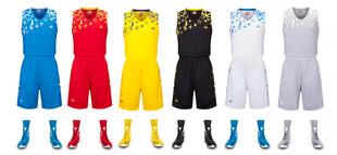 多款足球运动服展示