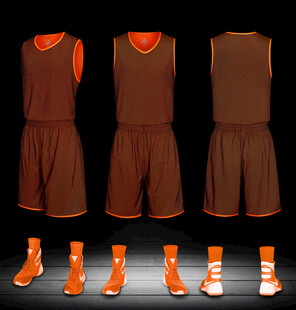 棕色篮球运动套装及鞋袜