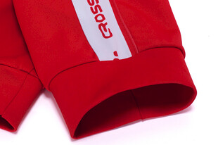 红色卫衣袖口细节展示
