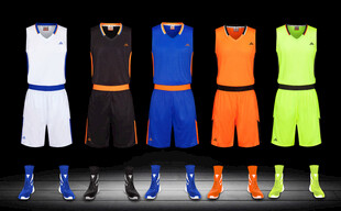 多款篮球服套装展示