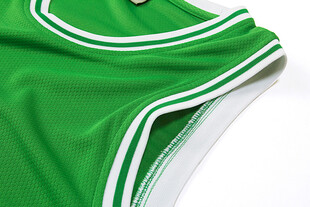 绿色运动球衣细节特写